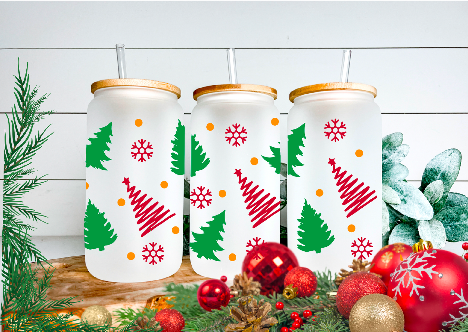 Sapin de Noël enneigé en canette de verre