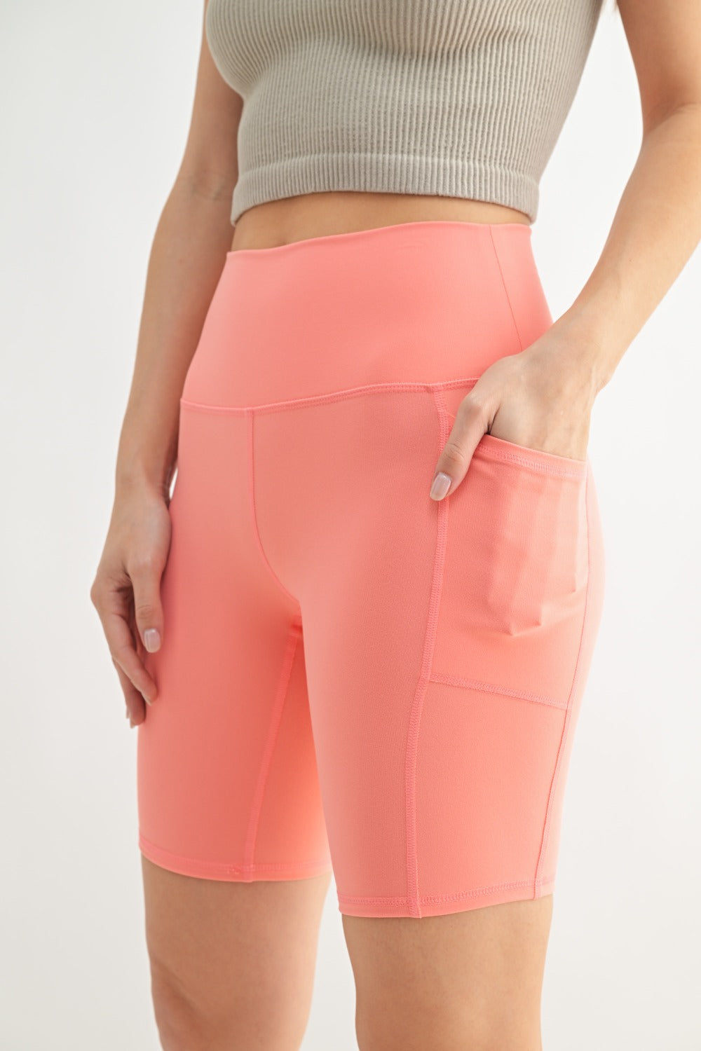 Short cycliste essentiel à bande fuselée