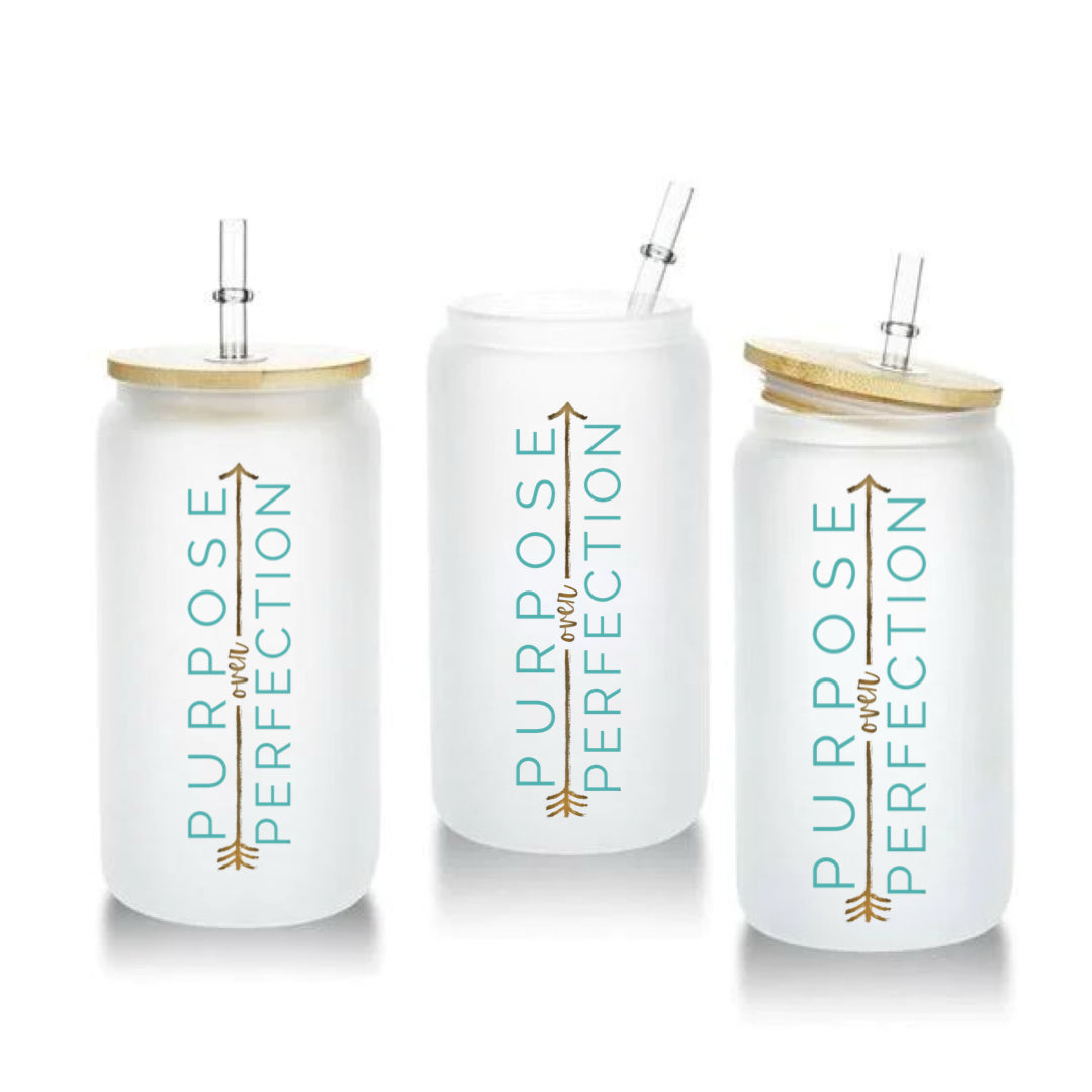 Collection de canettes, verres et gobelets « L'utile avant la perfection »